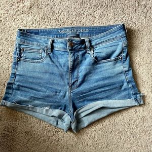 Denim High-Waisted Short Shorts w Cuffs Stretch